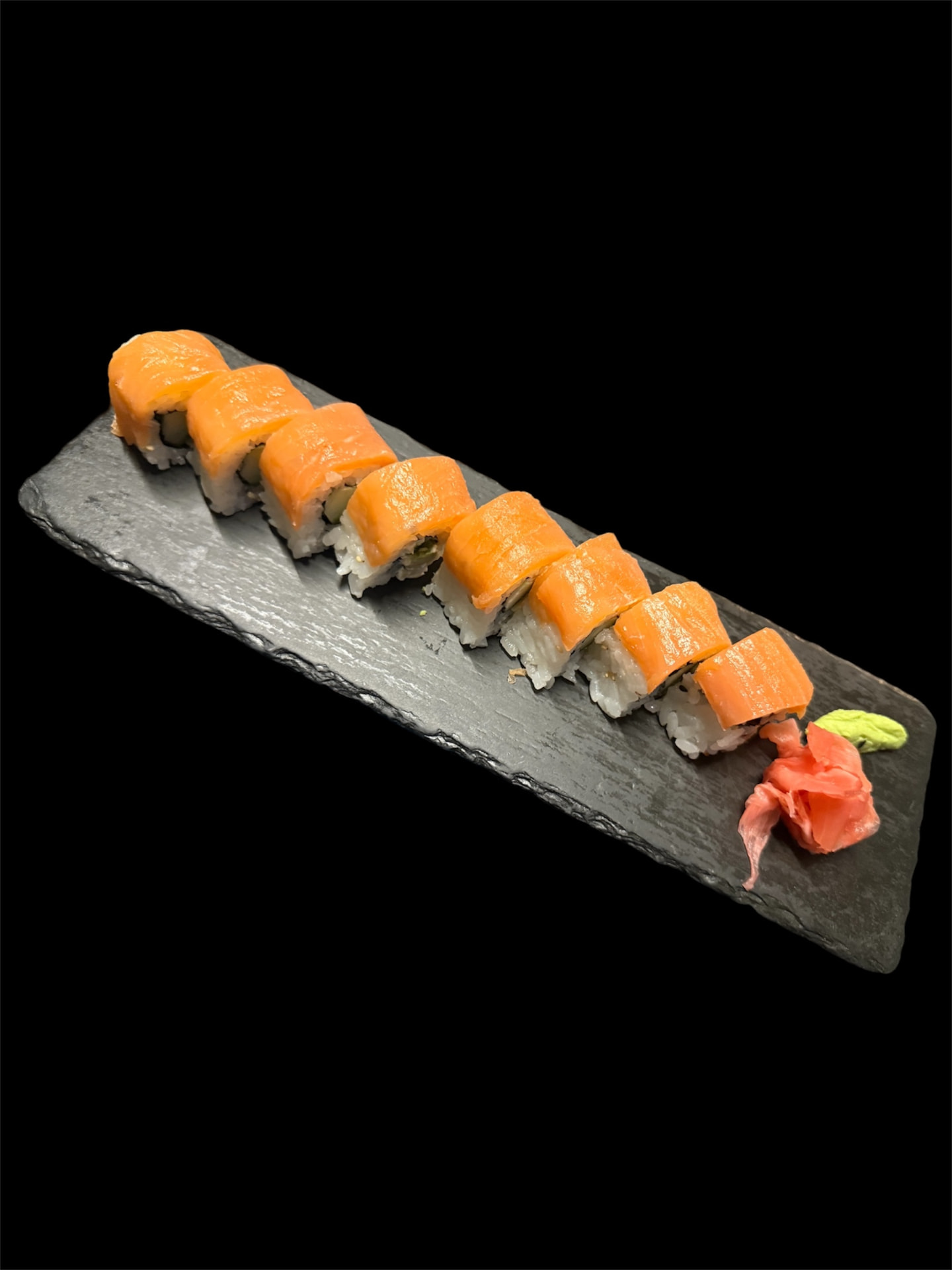 Makis et rolls au saumon servis au restaurant Le Shang'Hai à Belfort