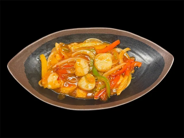 Crevettes, calamar ou noix de Saint-Jacques à la sauce piquante